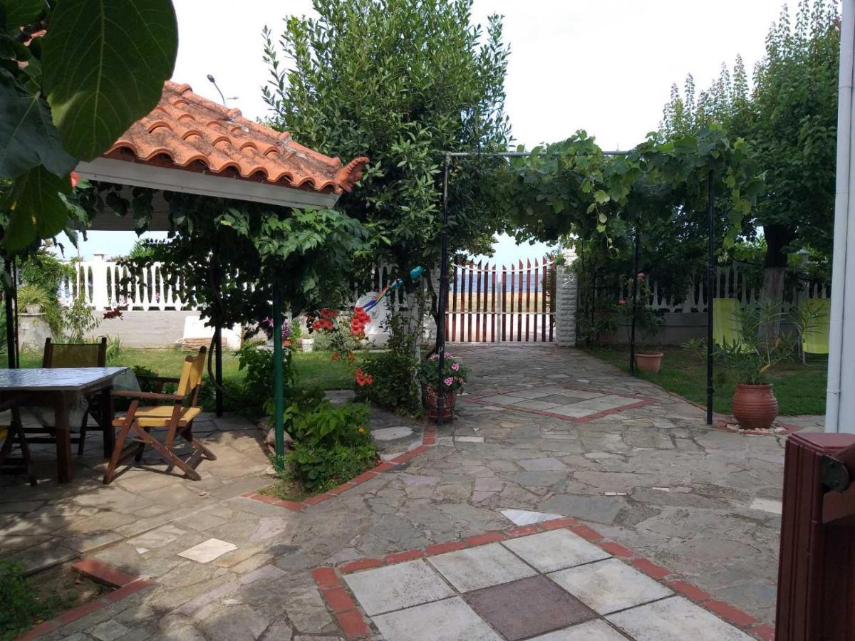 Villa Iris Nea Vrasna Exterior foto