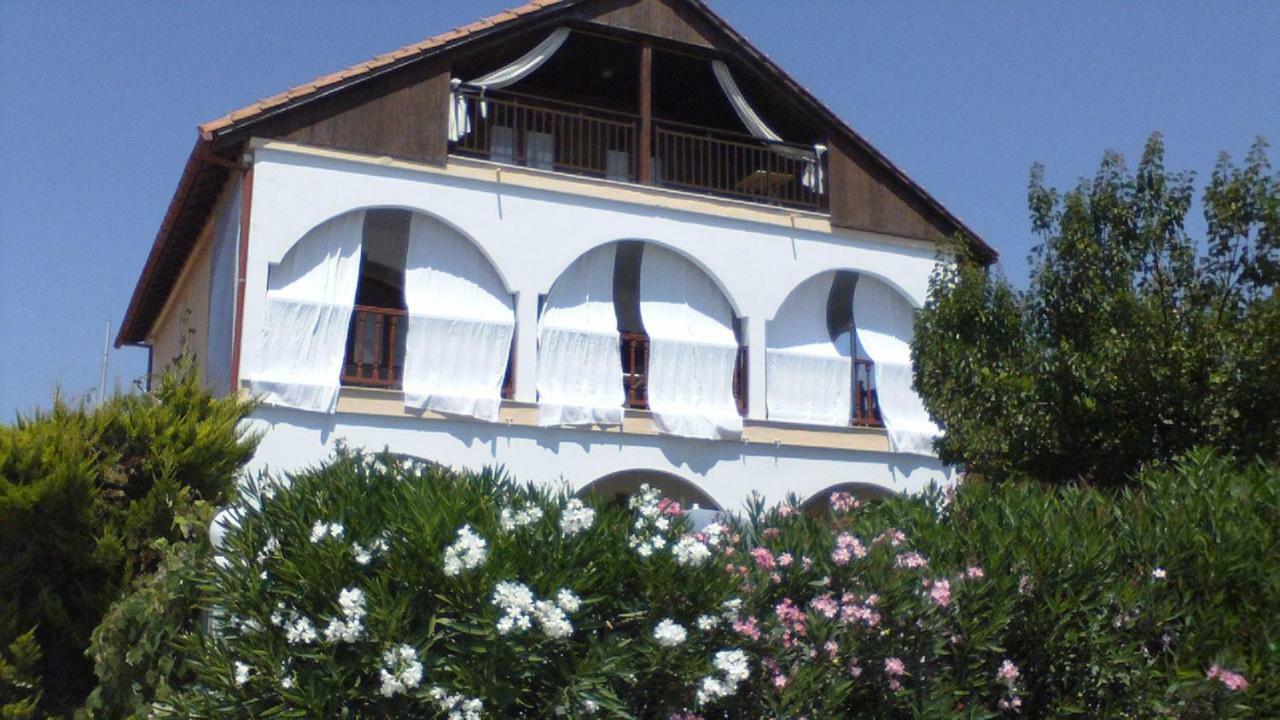 Villa Iris Nea Vrasna Exterior foto