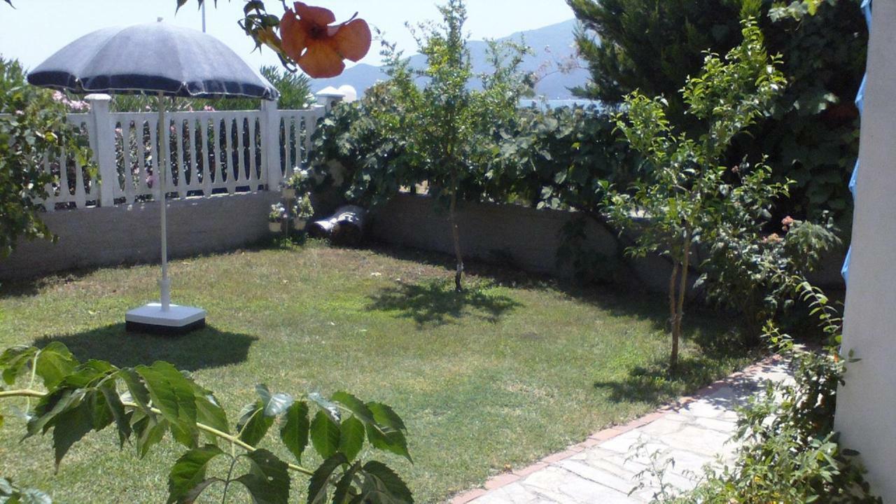 Villa Iris Nea Vrasna Exterior foto