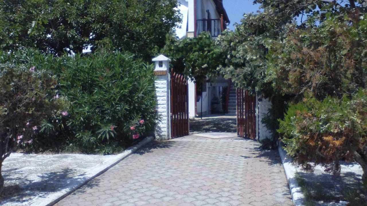 Villa Iris Nea Vrasna Exterior foto